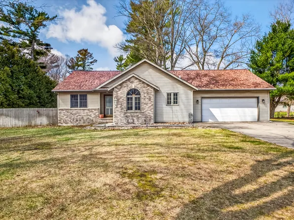 975 Glenwood Ave, Muskegon, MI 49445