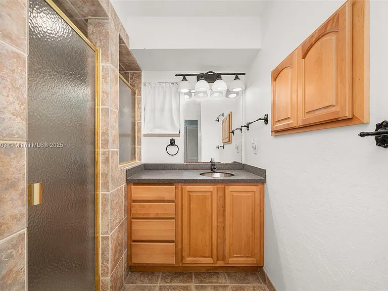 2551 Lakeview Dr — Photo 50