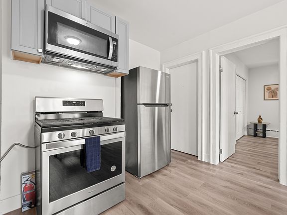 4th image of 178 Roosevelt St