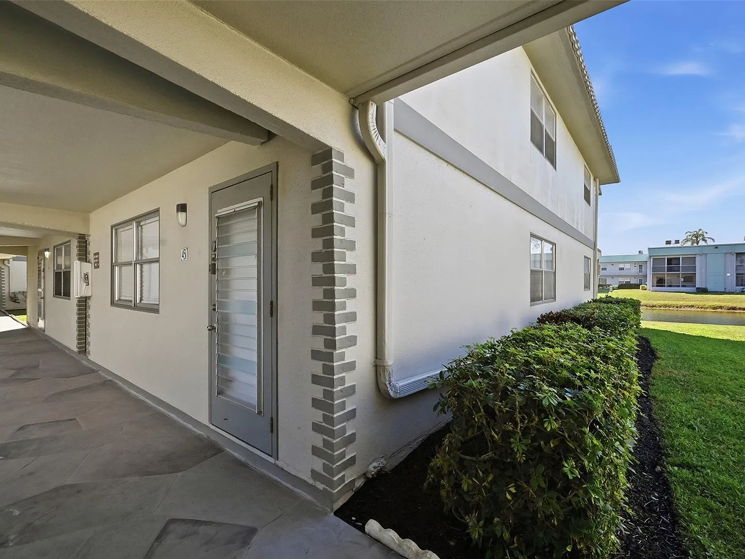 1 bed, 1.5 bath, 720 sqft, $1,599 — Photo 4