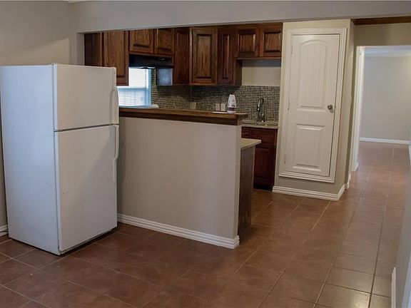 3rd image of 1620 S Edgewood Ter