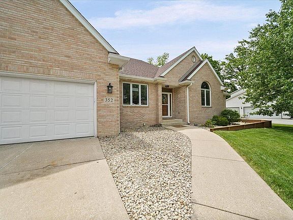 2nd image of 352 Tremont Ln