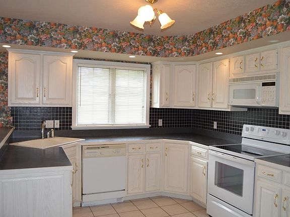 5th image of 10555 Eastview Ave