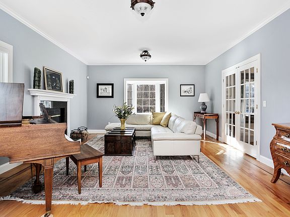 6 Varela Ln New Rochelle NY-print-011-020-026-4200x2800-300dpi.jpg