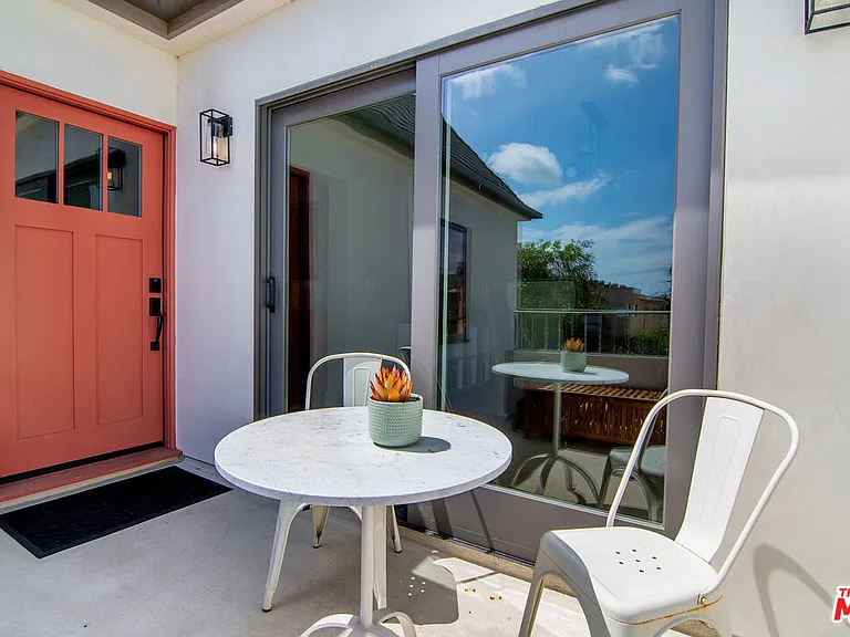 8021 Blackburn Ave #U — Photo 6