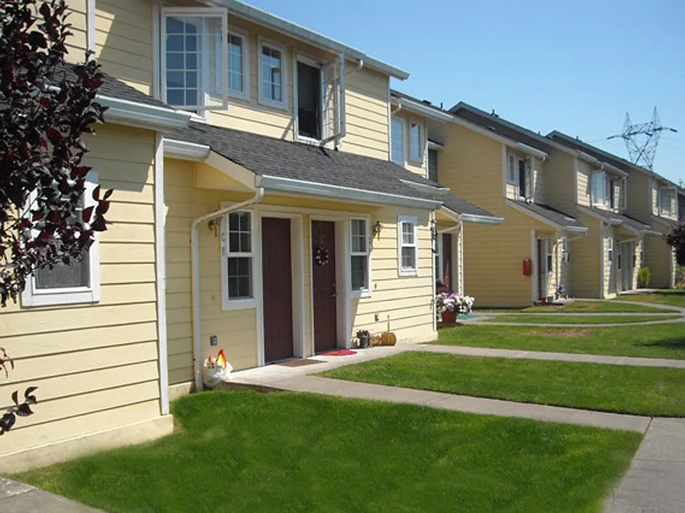 Country Run Apartments