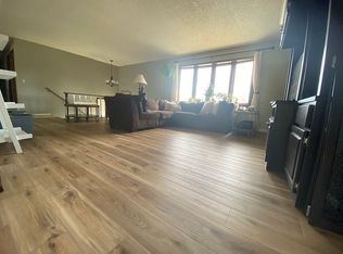 3887 Aurora St, Dubuque, IA 52002