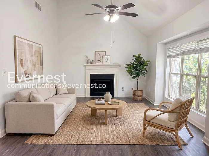 3 bed, 2.5 bath, 1658 sqft, $1,745 — Photo 2