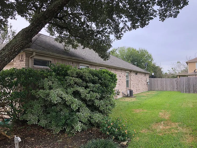 3404 Pheasant Ln — Photo 3