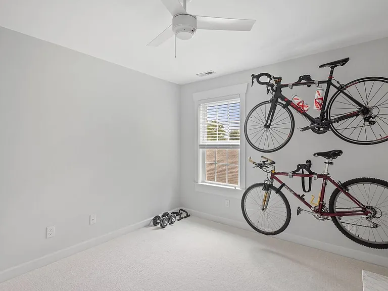 1024 W 36th St — Photo 25