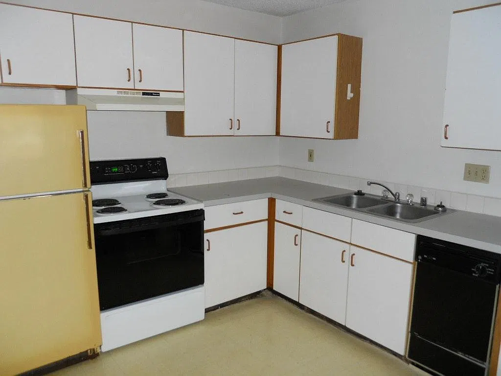 3 bed, 912 sqft, $1,000 — Photo 3