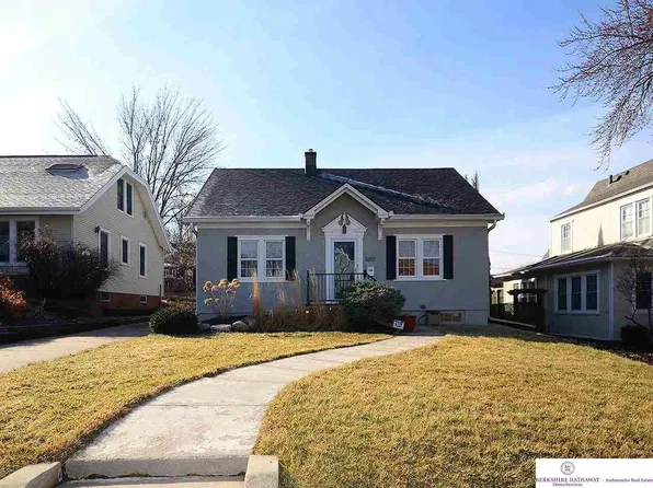 5851 William St, Omaha, NE 68106