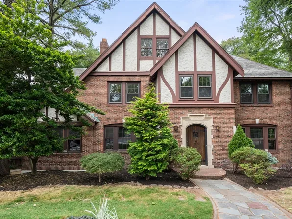 357 Clinton Rd, Brookline, MA 02445