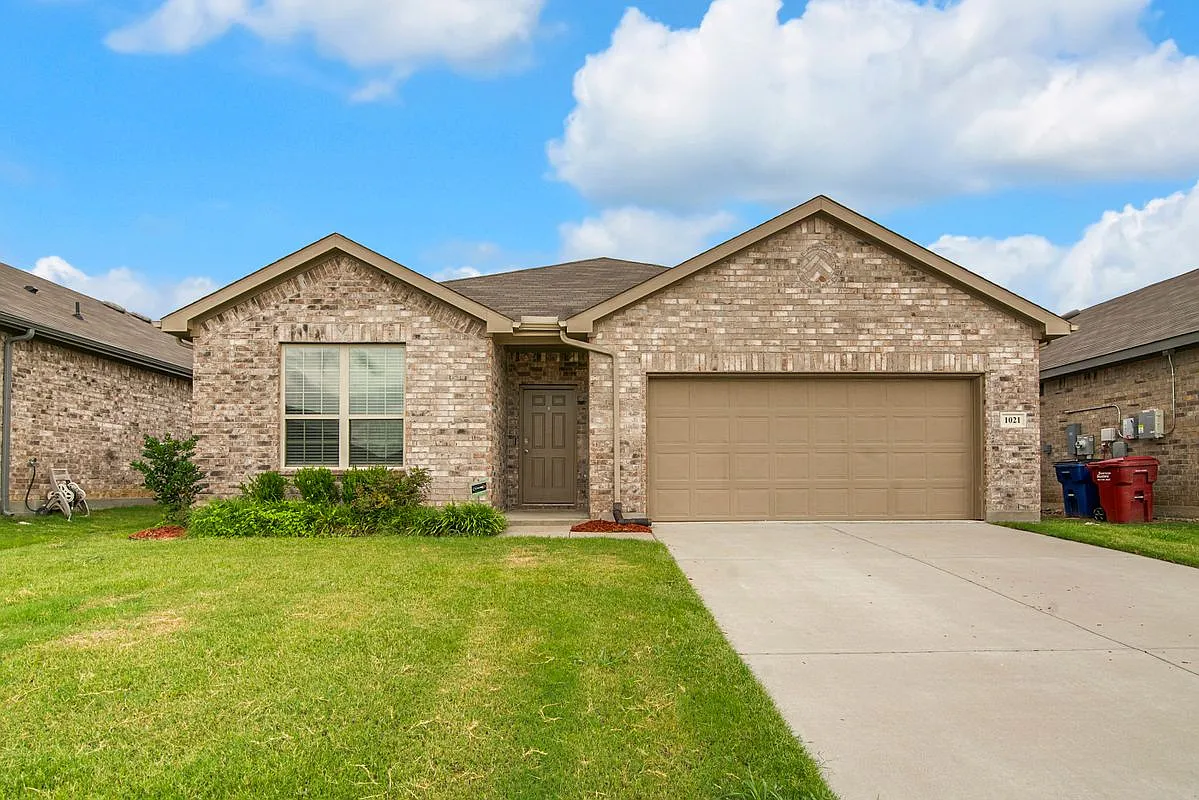 4 bed, 2.0 bath, 1843 sqft, $2,250 — Photo 2