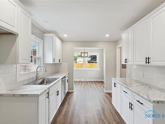 3rd image of 240 Wilson St