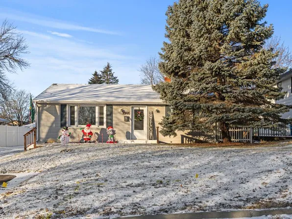 1905 Hillsboro Ave N, Golden Valley, MN 55427