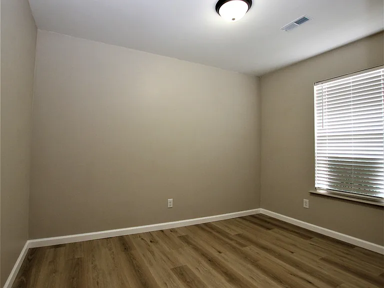 25 Joan Dr #B — Photo 9