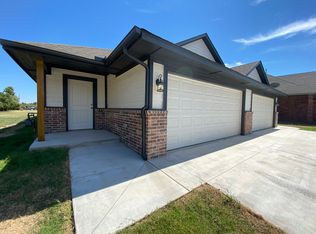 5220 Oakwood Villas Ct, Bethany, OK 73008