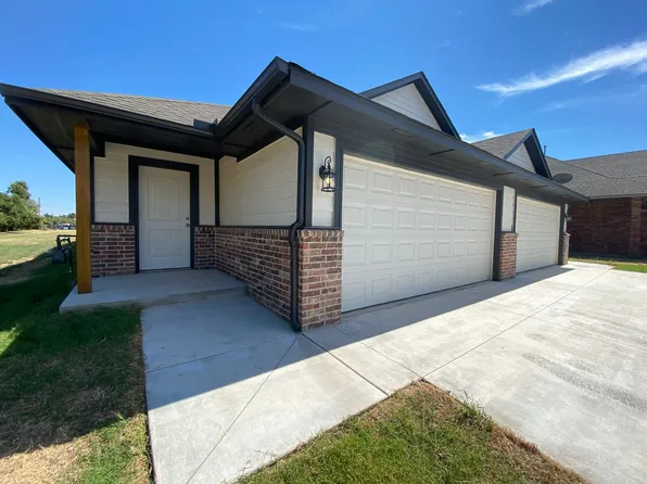 5220 Oakwood Villas Ct, Bethany, OK 73008