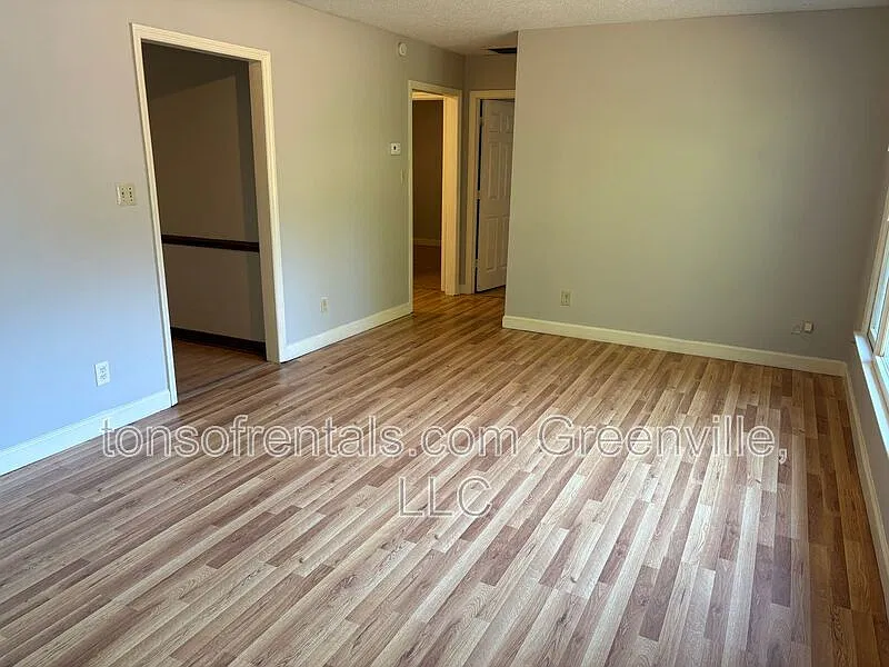 2 bed, 1.0 bath, $1,050 — Photo 3