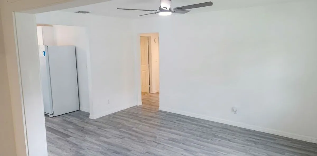 4 bed, 2.0 bath, 1255 sqft, $1,700 — Photo 2