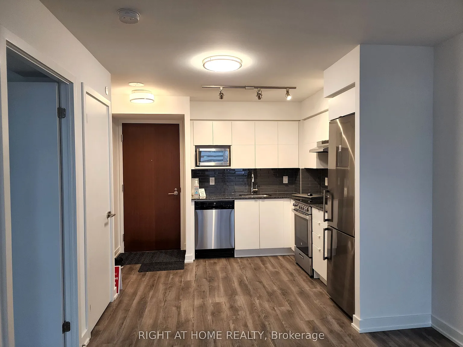 1 bed, $2,100 — Photo 3