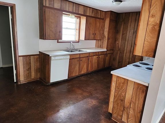 2nd image of 802 Fleetwood St