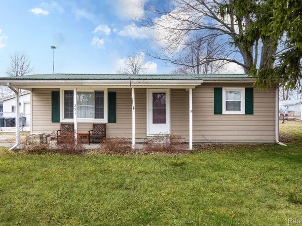 351 Garfield Rd, Smiths Creek, MI 48074