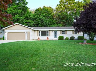 670 Saunders Ave, Holland, MI