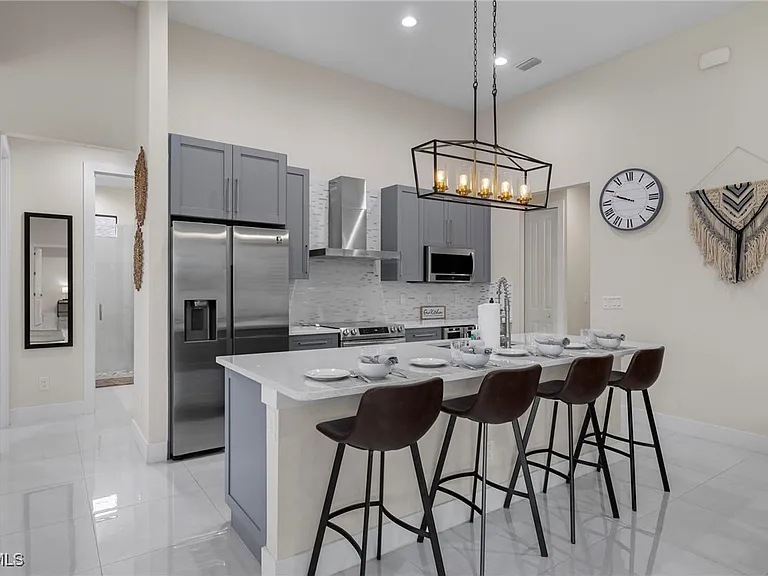 1137 SW 18th Ct — Photo 6