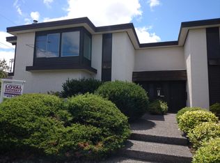 2755 NW 85th St, Seattle, WA 98117