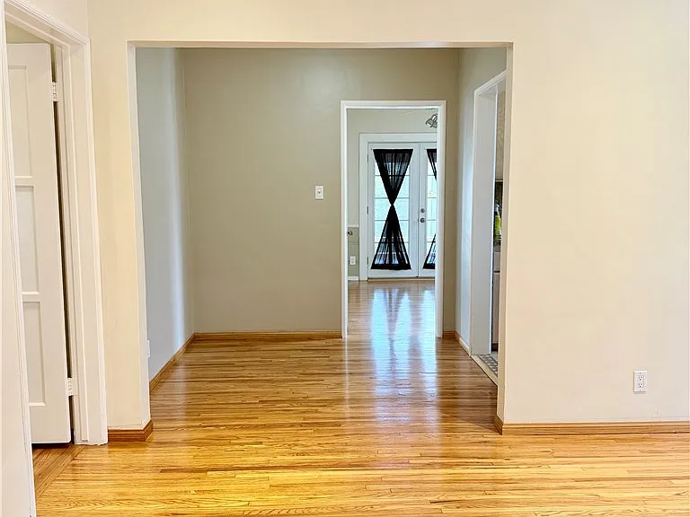 828 N Pass Ave — Photo 36