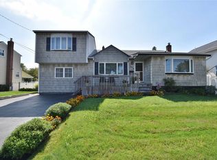 508 Heathcote Rd, Lindenhurst, NY 11757