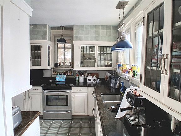 5th image of 332 E Lincoln Ave
