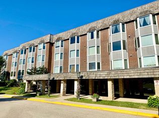 400 Thames Pkwy APT 2G, Park Ridge, IL 60068