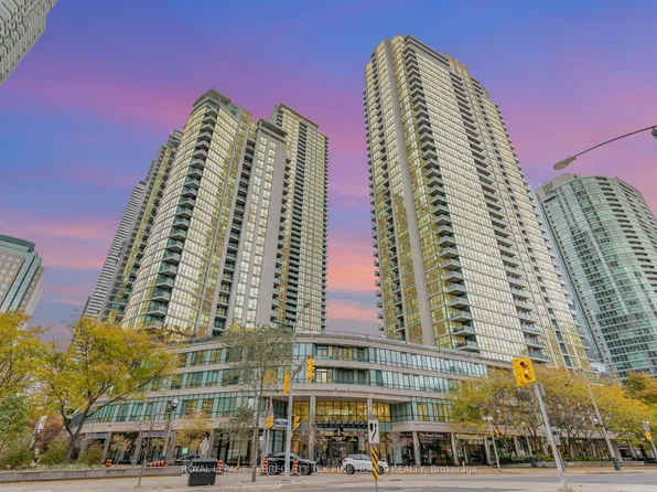 16 Yonge St #2604, Toronto, ON M5E 2A3