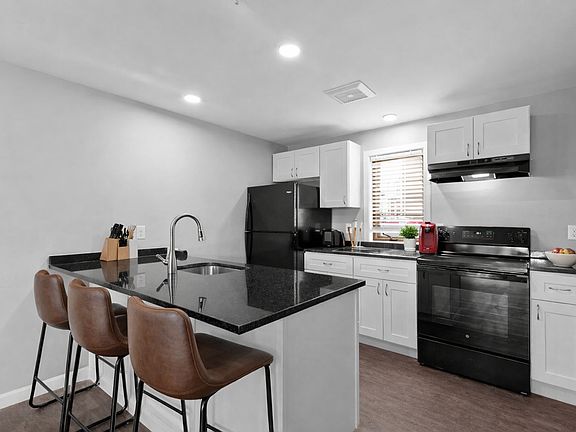 2nd image of 3548 Lafayette Rd #101