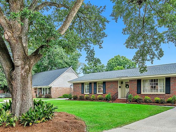 5th image of 2754 Brookwood Dr