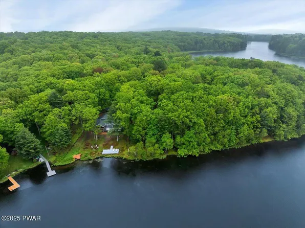 105 Cherry Point Ct, Hawley, PA 18428