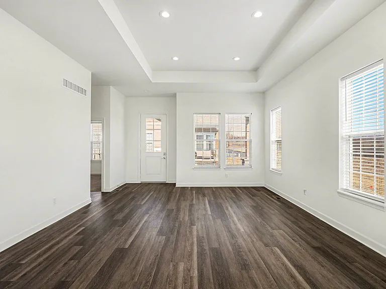 16169 Fontana St — Photo 4