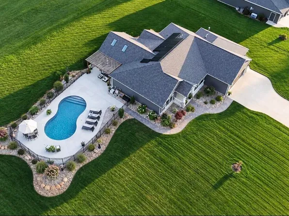 627 Blackberry Dr, Coldwater, MI 49036