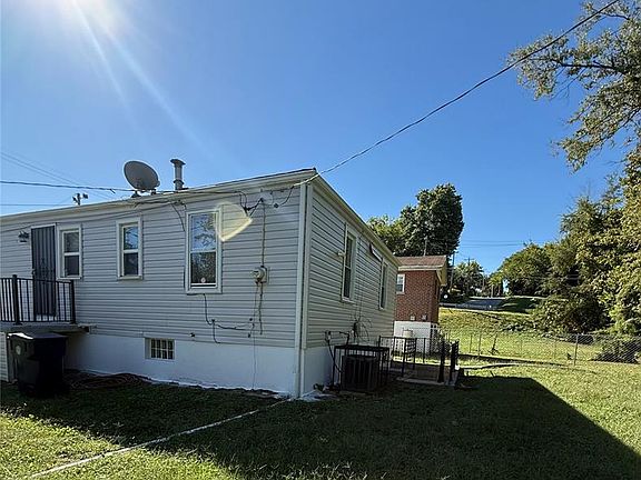 2nd image of 2505 Crescent Ave