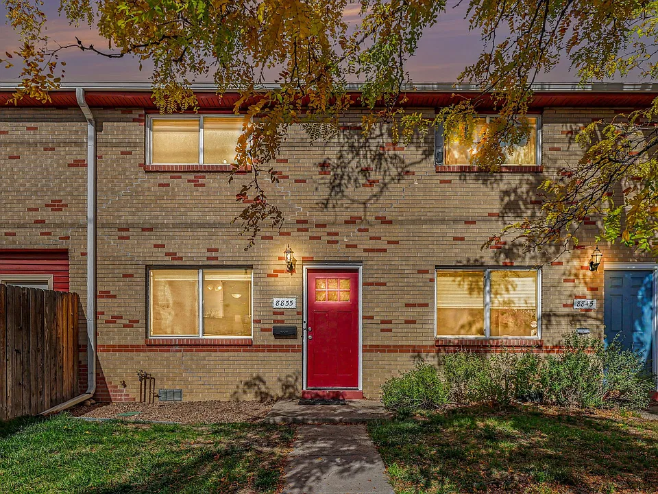 8855 W 45th Pl