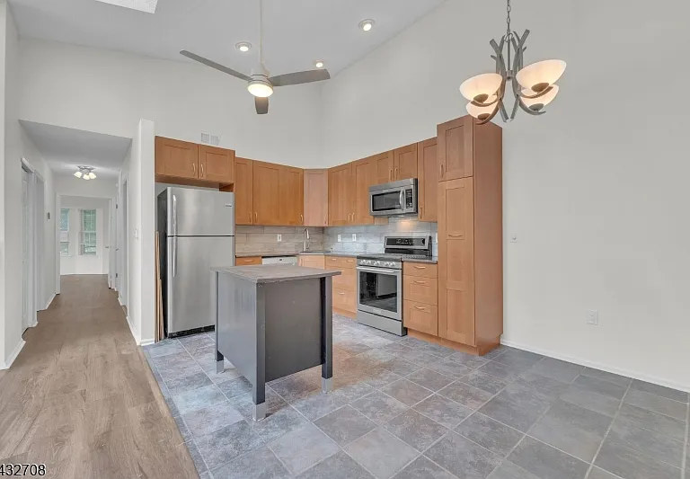 93 Caitlin Ct — Photo 7