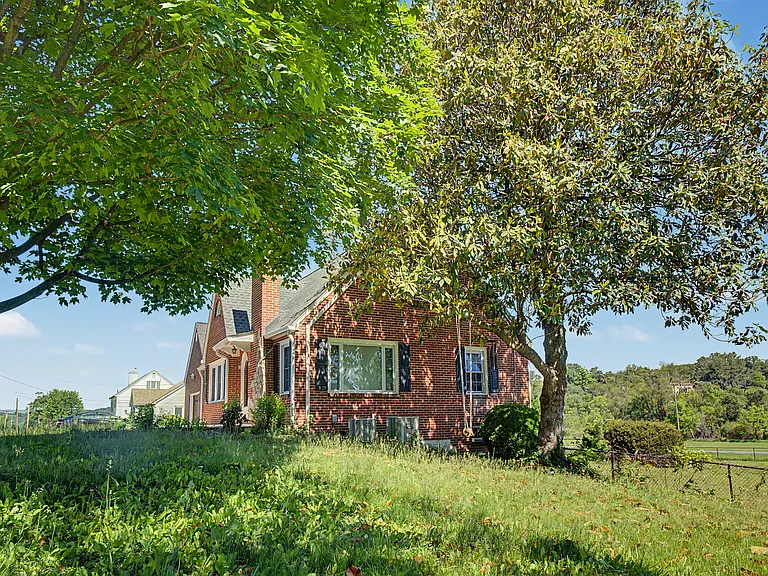 342 W Old Cross Rd — Photo 21