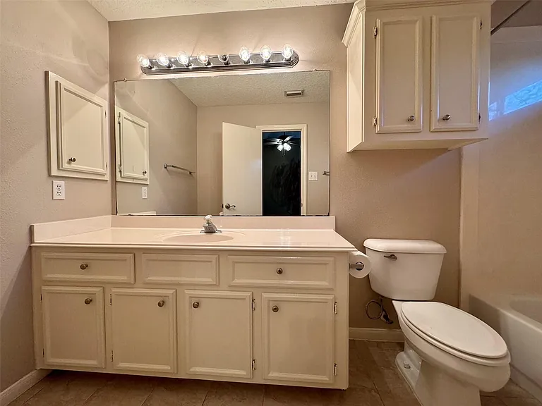 4006 Hunnington Dr — Photo 25