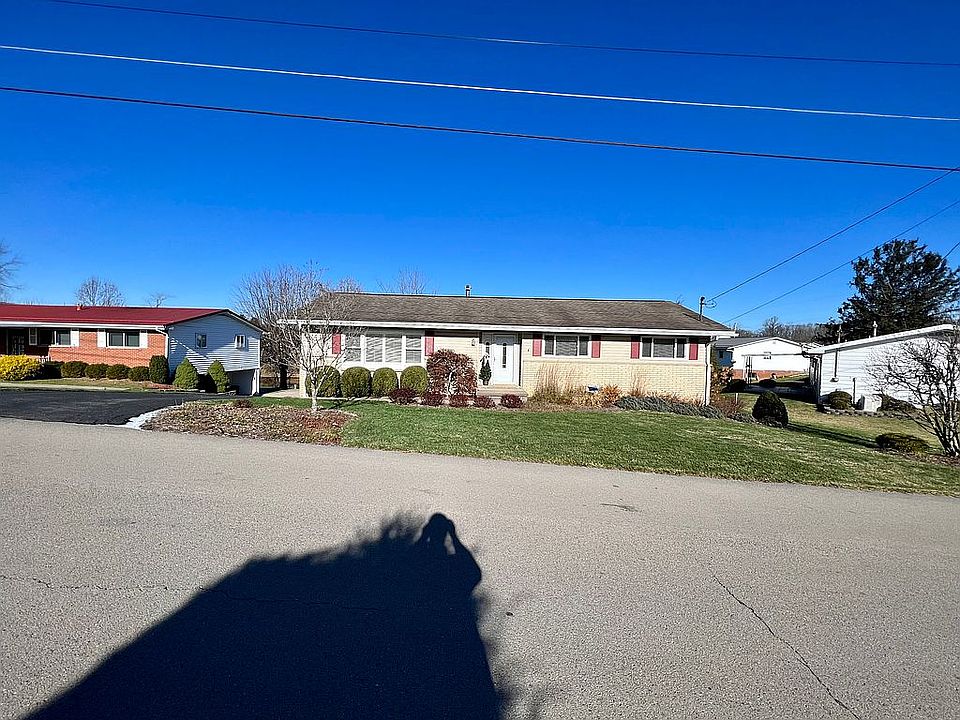 1st image of 103 Golf Dr