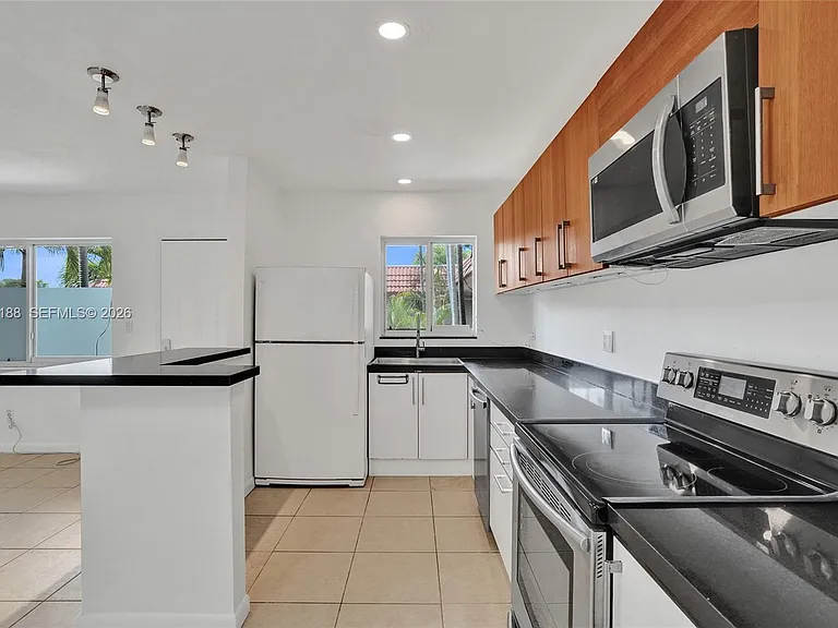 3050 NE 5th Ter #13 — Photo 15