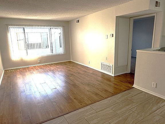 3rd image of 13610 Vanowen St APT 209