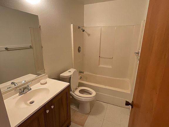 4th image of 1127 Fulton Ave #1